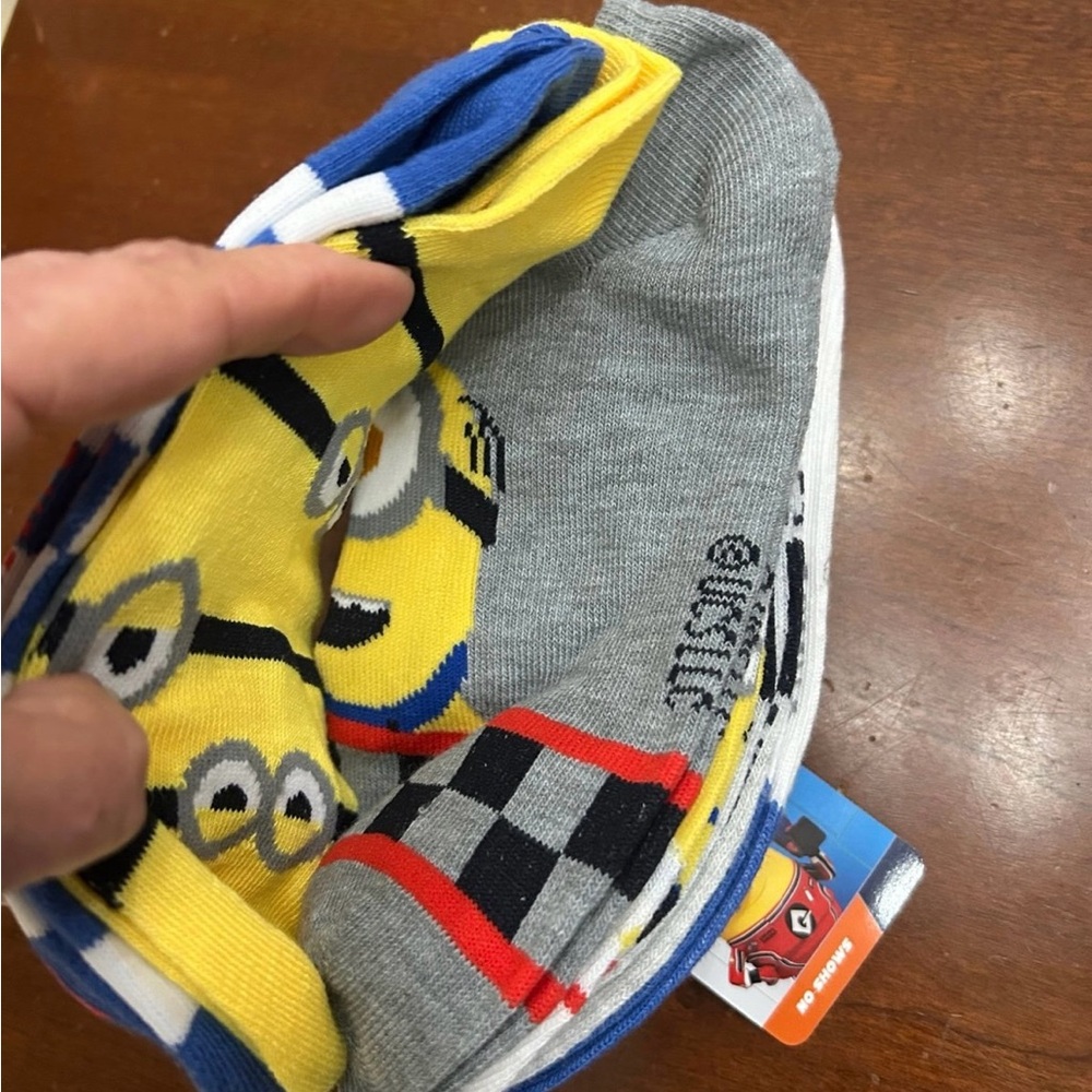 NEW NO SHOW SOCKS (DESPICABLE ME-4) lot of 6 pairs size 4-10 - Picture 9 of 9